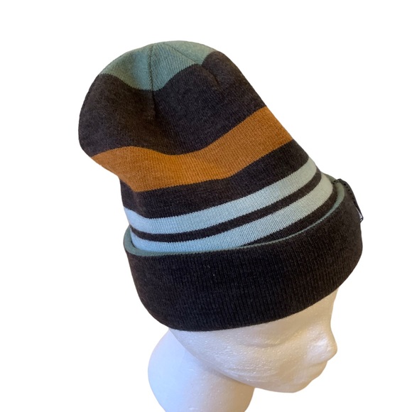 Billabong high peak beanie. - Picture 3 of 7